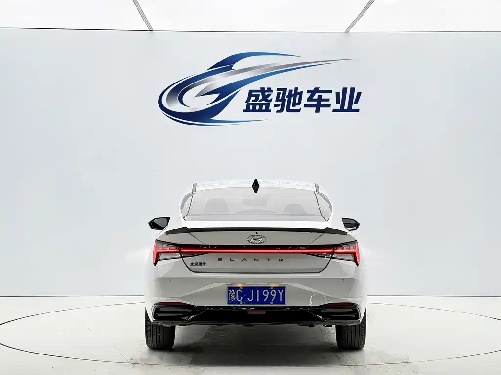 Hyundai Elantra 2022