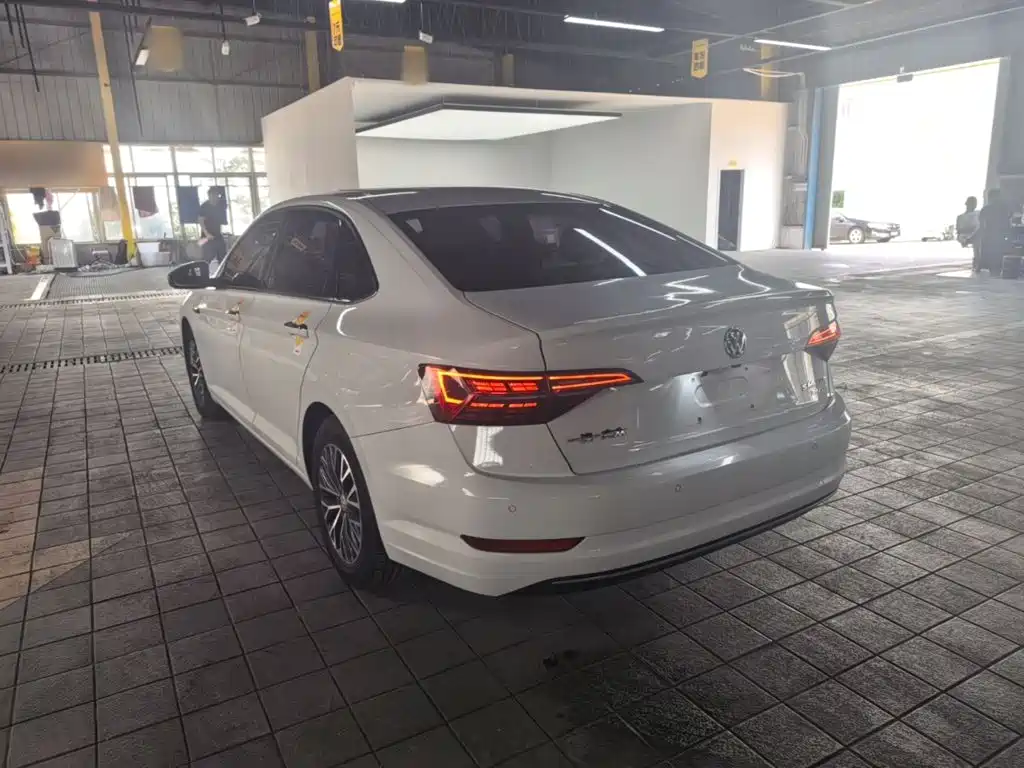 Volkswagen Sagitar 2019