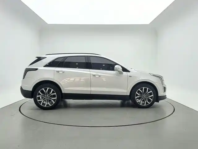 Cadillac XT5 2023 — фото 8
