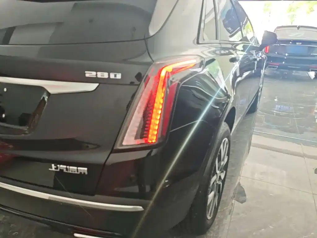 Cadillac XT5 2023 — фото 8
