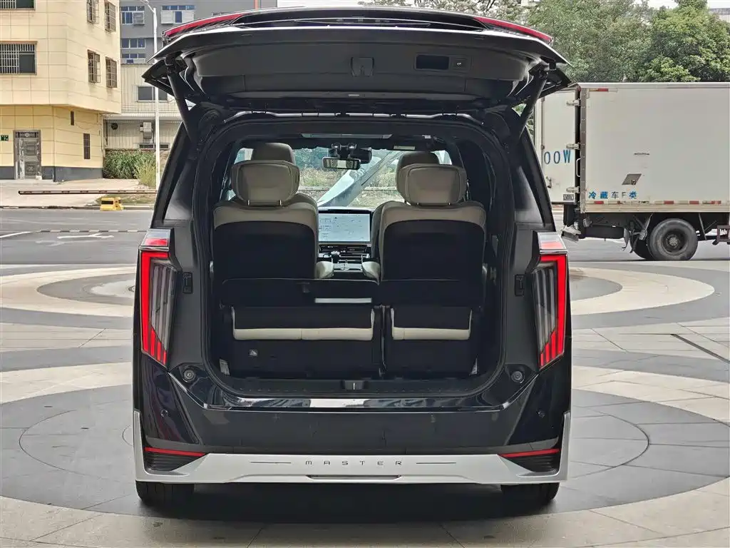 GAC Motor Trumpchi M8 2023 — фото 18
