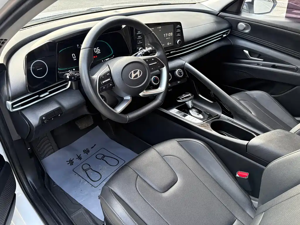 Hyundai Elantra 2024