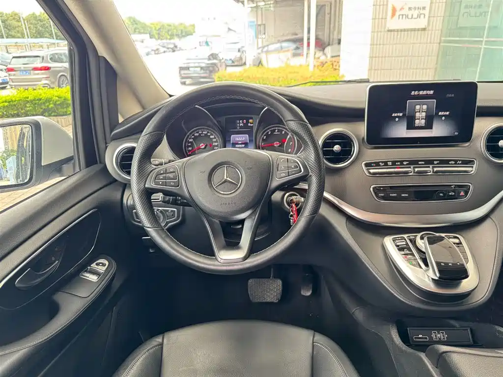 Mercedes-Benz V-Class 2019 — фото 13