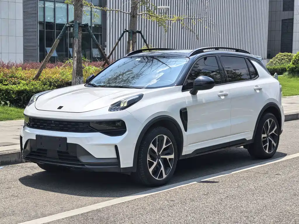 Lynk & Co 01 EM-P 2021 — фото 1
