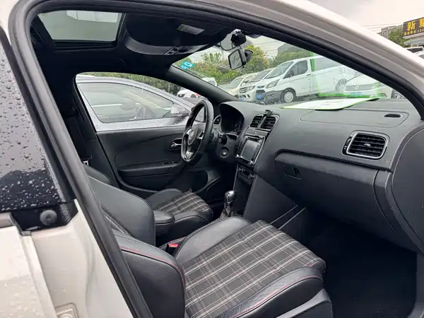 Volkswagen Polo 2015
