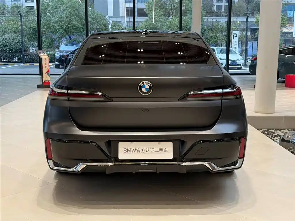 BMW 7 Series 2025 — фото 10