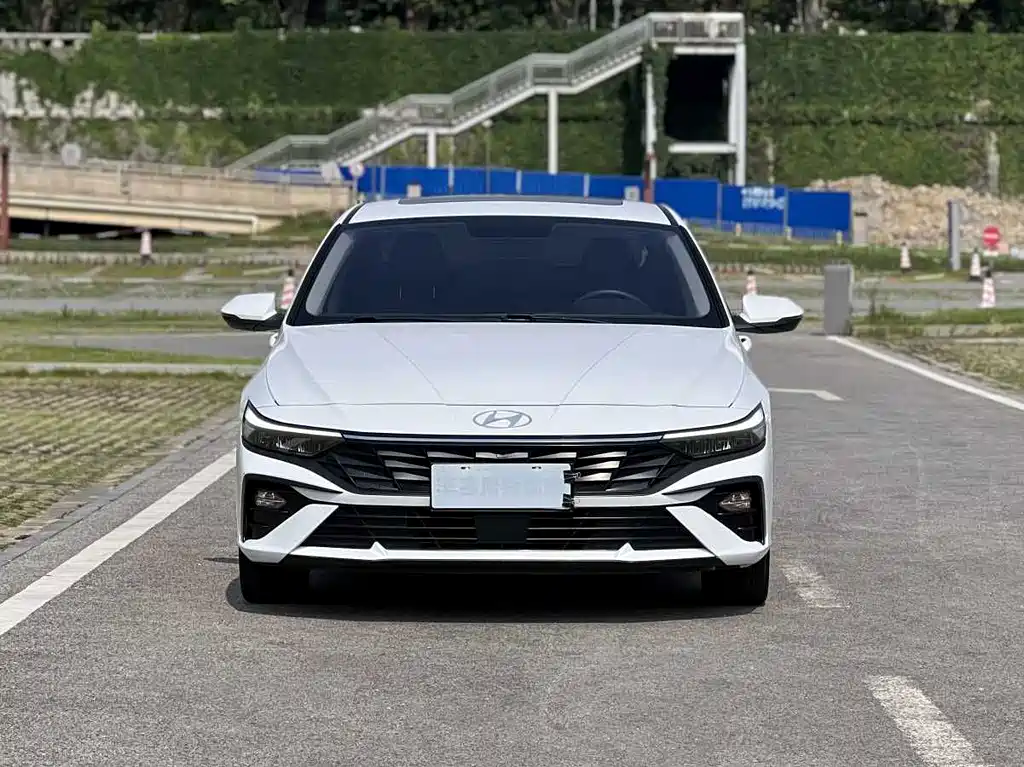 Hyundai Elantra 2024