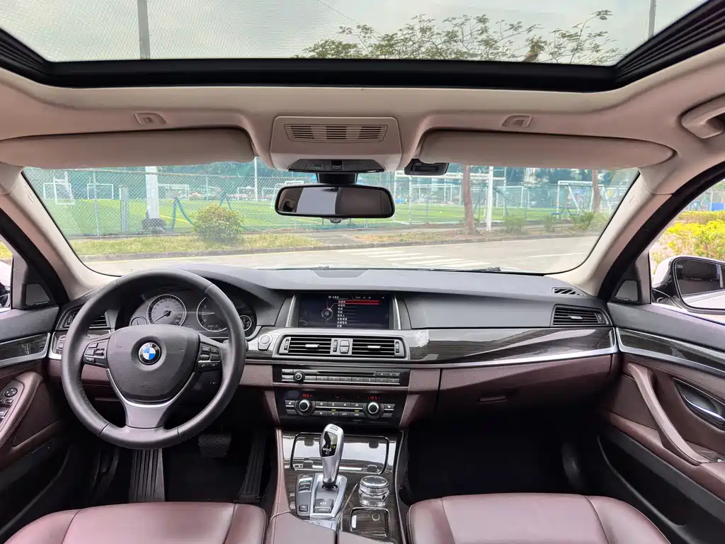 BMW 5 Series 2016 — фото 12