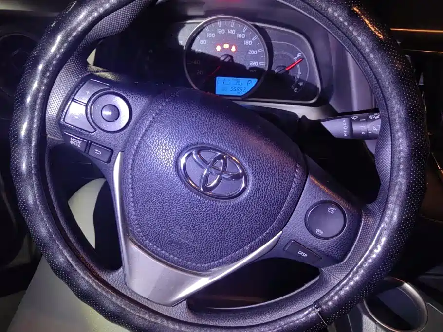 Toyota RAV4 2016 — фото 15