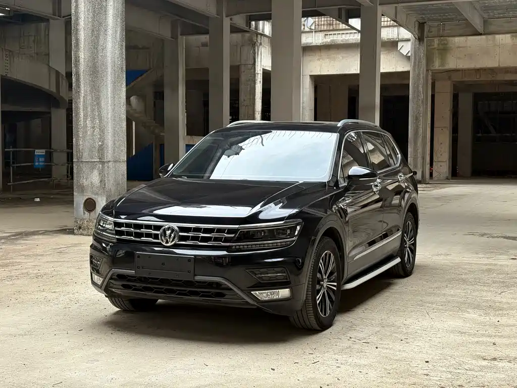 Volkswagen Tiguan L 2018 — фото 1