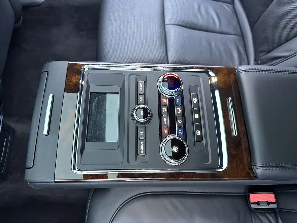 Lincoln Continental 2018 — фото 30