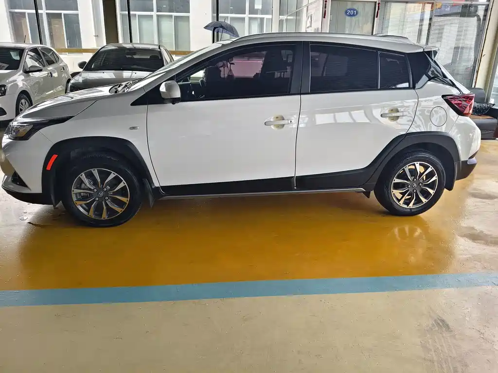 Toyota Yaris L 2022 — фото 3