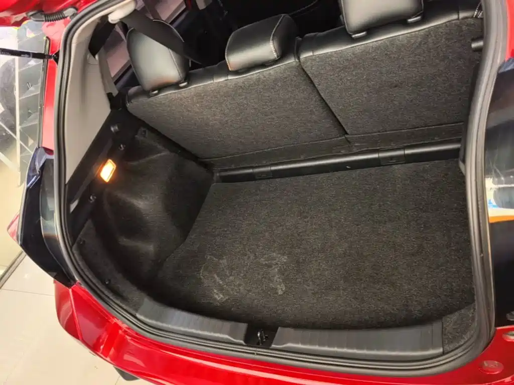 Toyota Yaris L 2023 — фото 19