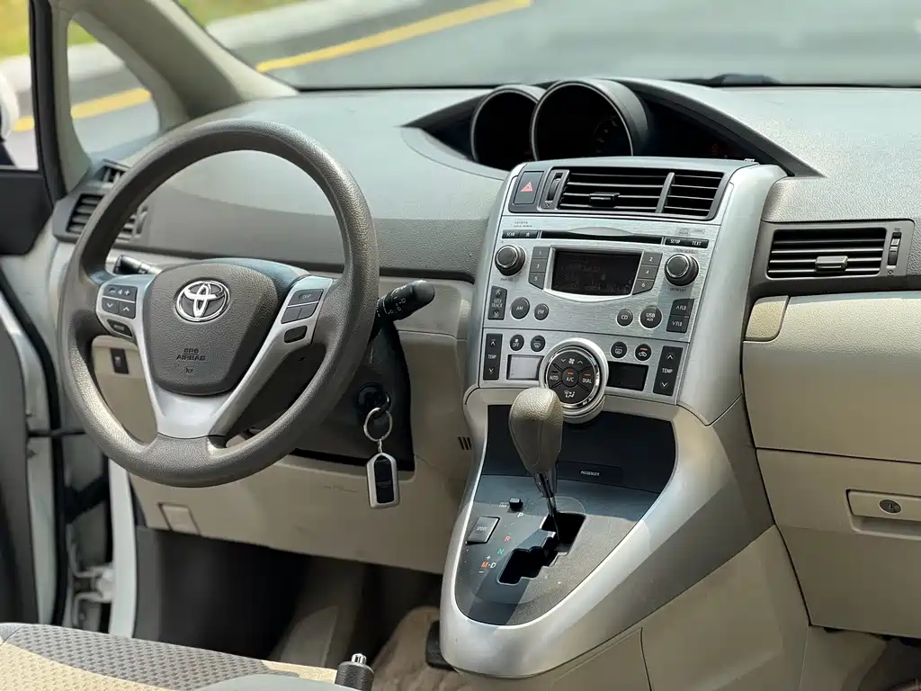 Toyota Verso 2016 — фото 13