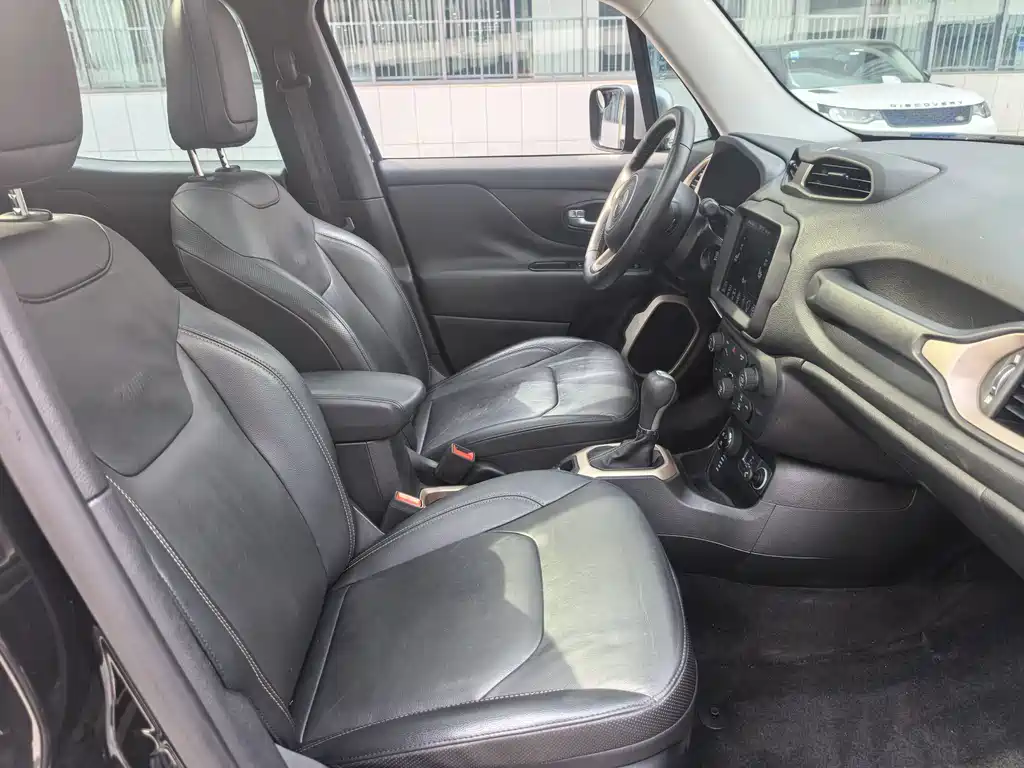 Jeep Renegade 2019 — фото 15