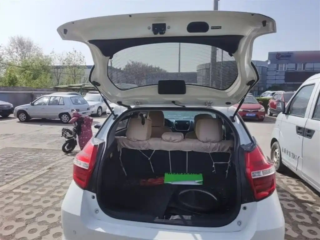 Toyota Yaris L 2019 — фото 19