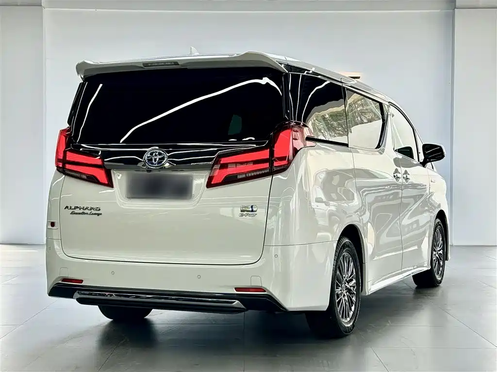 Toyota Alphard 2023 — фото 7