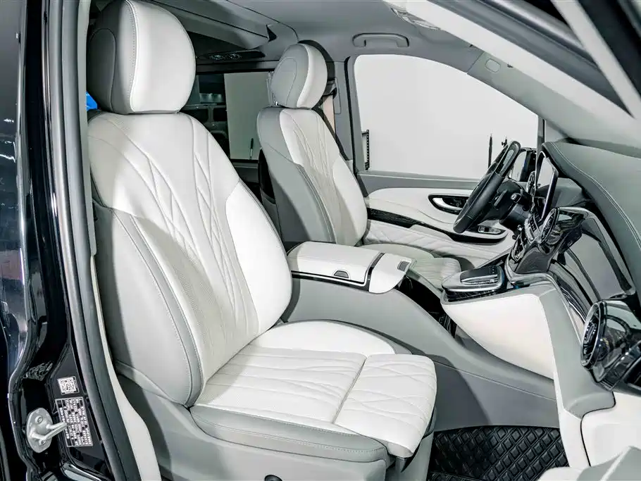 Mercedes-Benz V-Class 2024 — фото 20