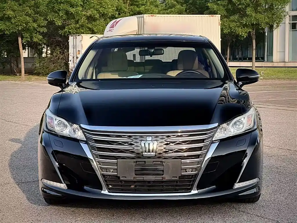 Toyota Crown 2016 — фото 23