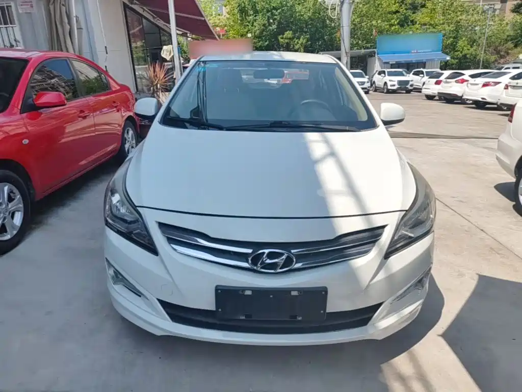 Hyundai Accent 2015 — фото 3