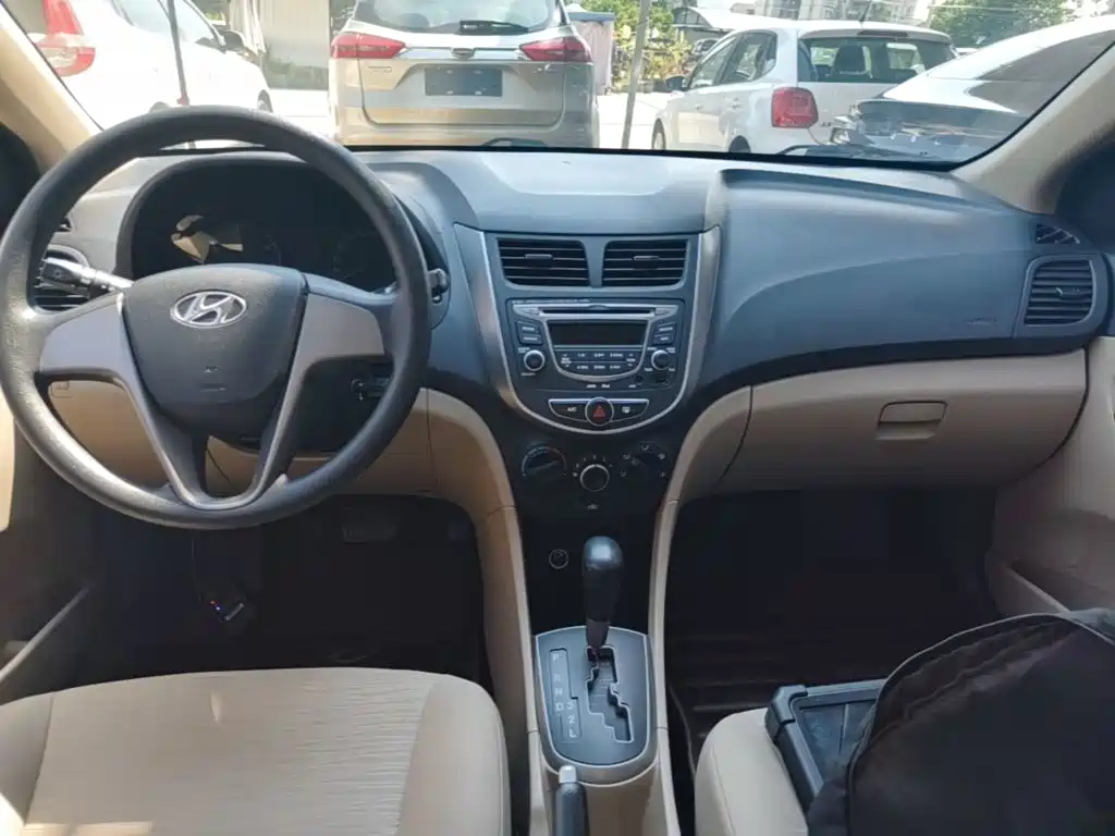 Hyundai Accent 2015 — фото 13