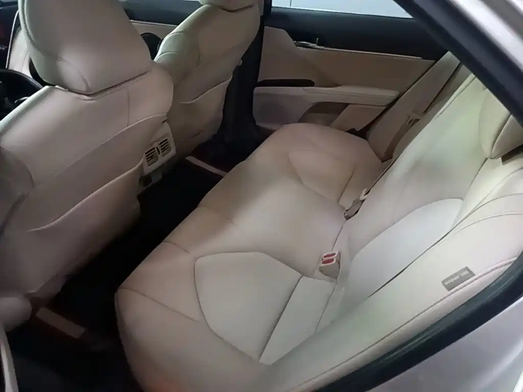 Toyota Camry 2020 — фото 17