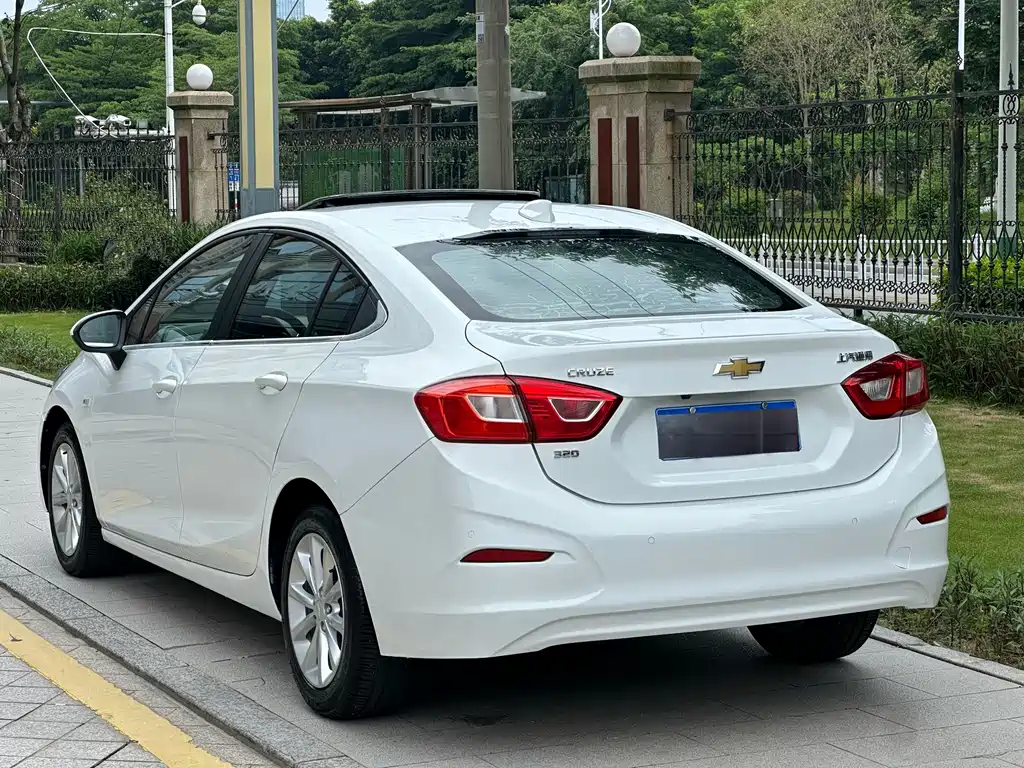 Chevrolet Cruze 2018 — фото 10