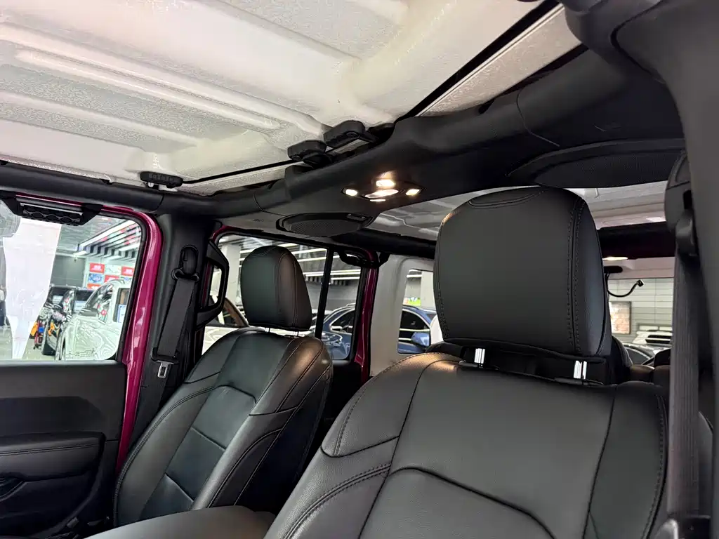 Jeep Wrangler 2023 — фото 17