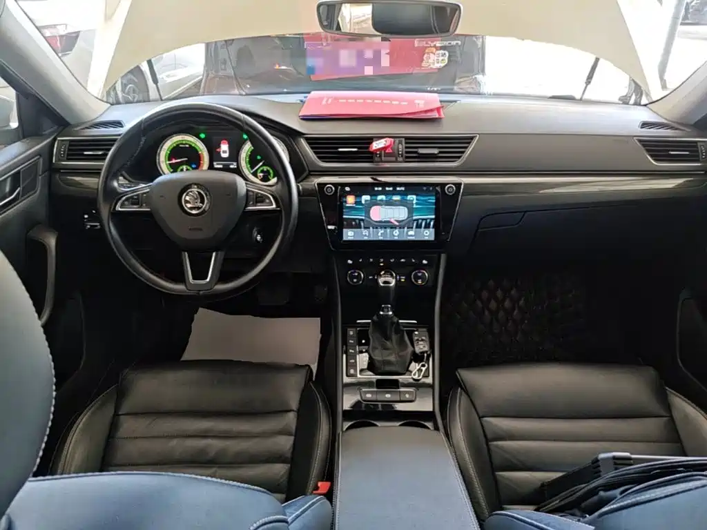 Skoda Superb 2019 — фото 10