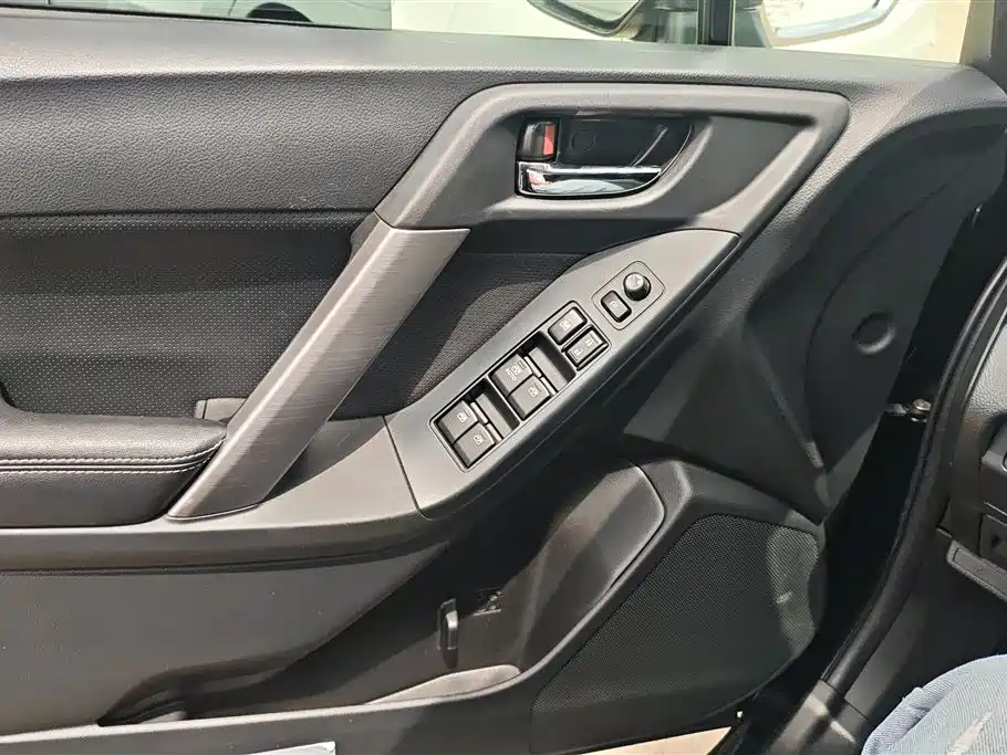 Subaru Forester 2014 — фото 7