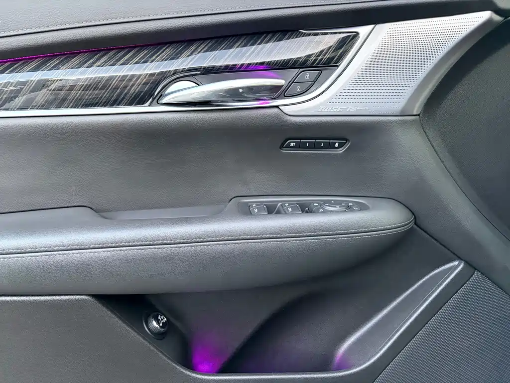 Cadillac XT6 2021 — фото 8