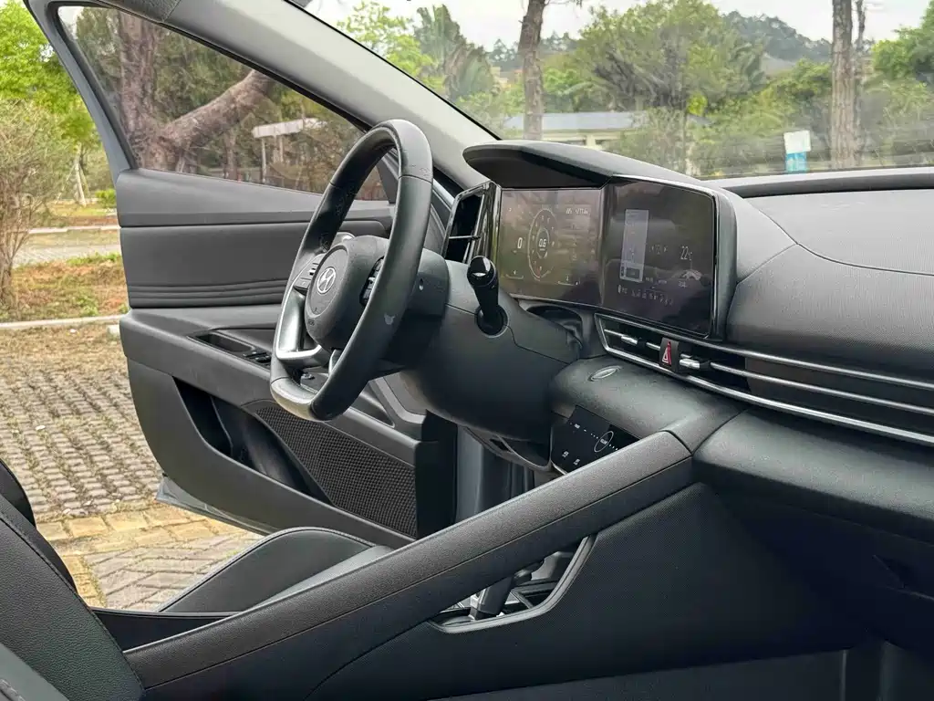 Hyundai Elantra 2021 — фото 15