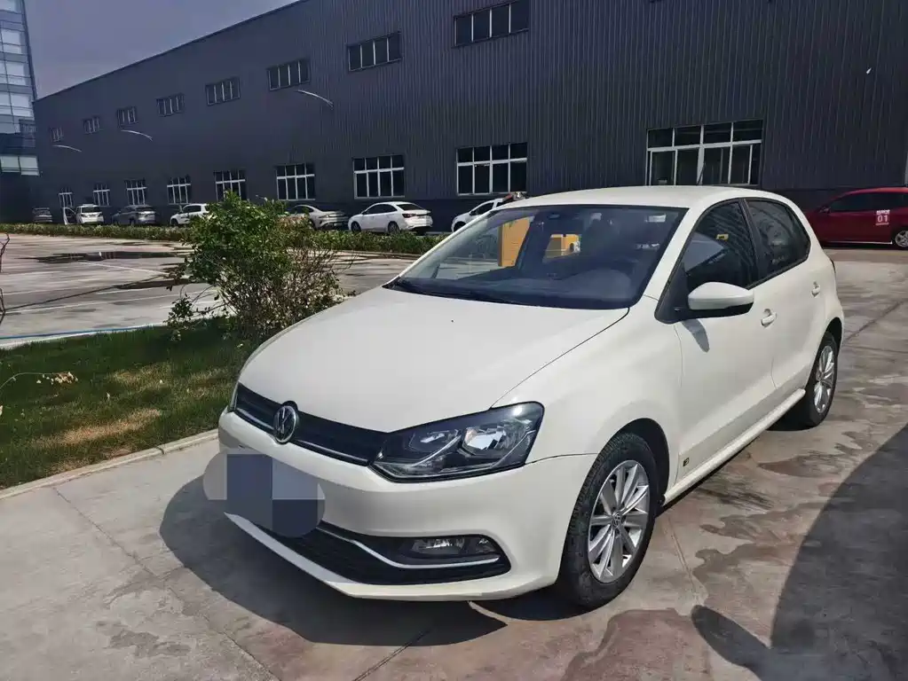 Volkswagen Polo 2015 — фото 1