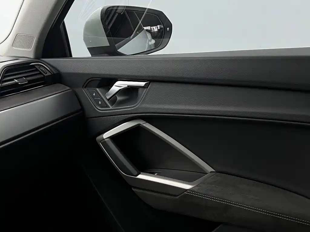 Audi Q3 2022 — фото 10