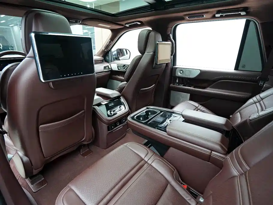 Lincoln Navigator 2022 — фото 15