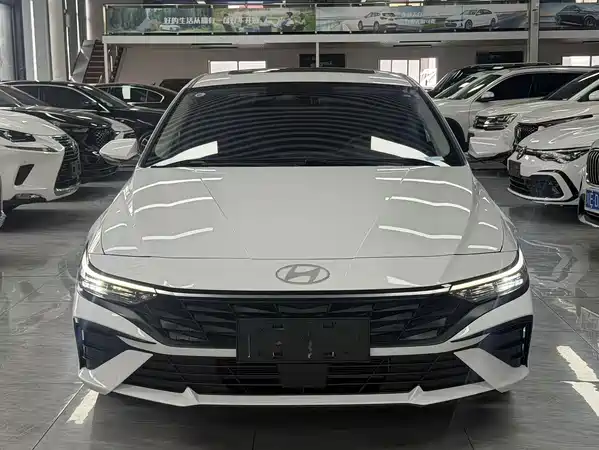 Hyundai Elantra 2023