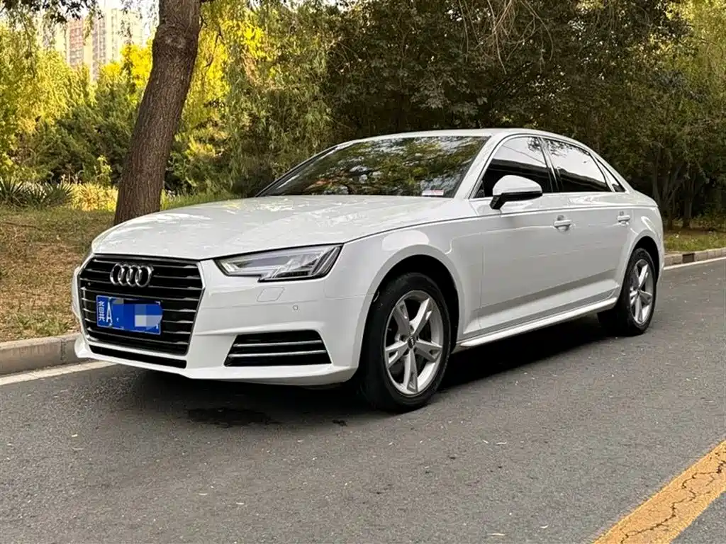 Audi A4L 2017 — фото 1