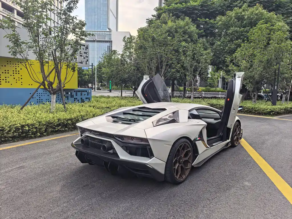 Lamborghini Aventador 2013 — фото 15
