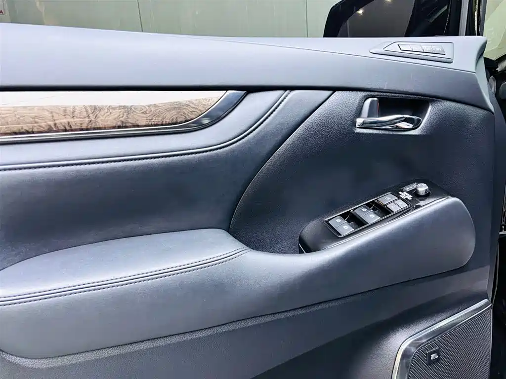 Toyota Vellfire 2021 — фото 11