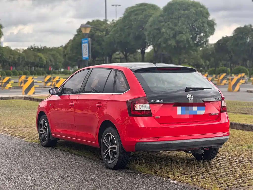 Skoda Rapid Spaceback 2016 — фото 3