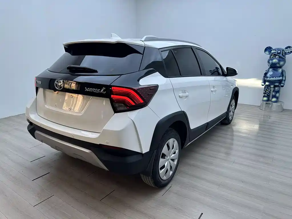 Toyota Yaris L 2022 — фото 3