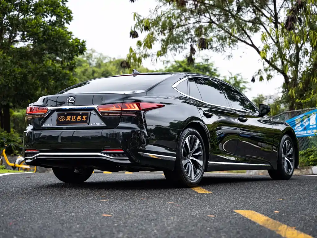 Lexus LS 2023
