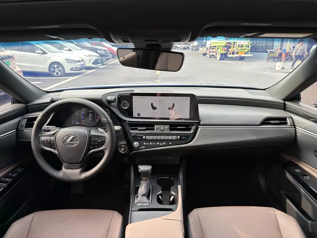Lexus ES 2024