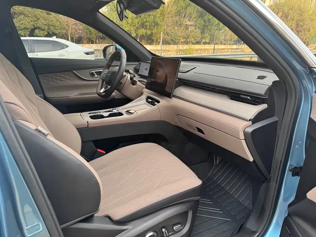 Chery Tiggo 8 PLUS C-DM 2025 — фото 11