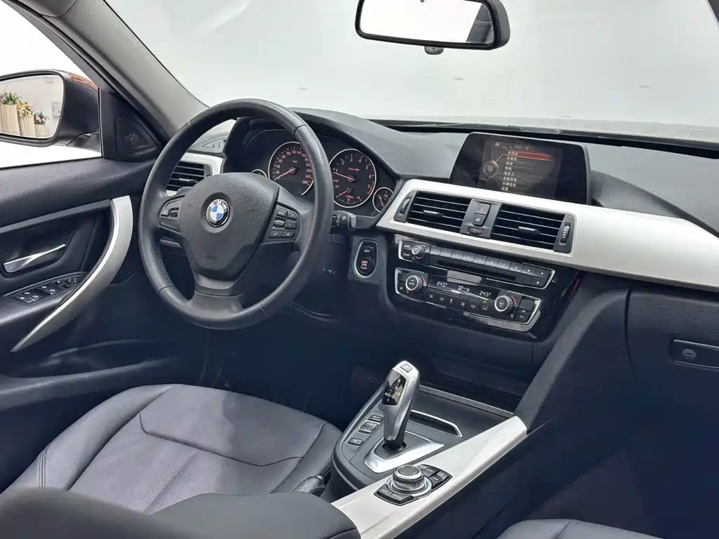 BMW 3 Series 2016 — фото 13