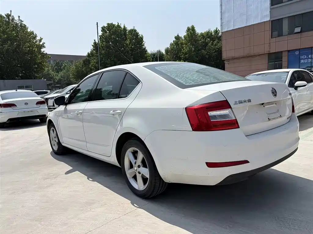 Skoda Octavia 2014 — фото 8