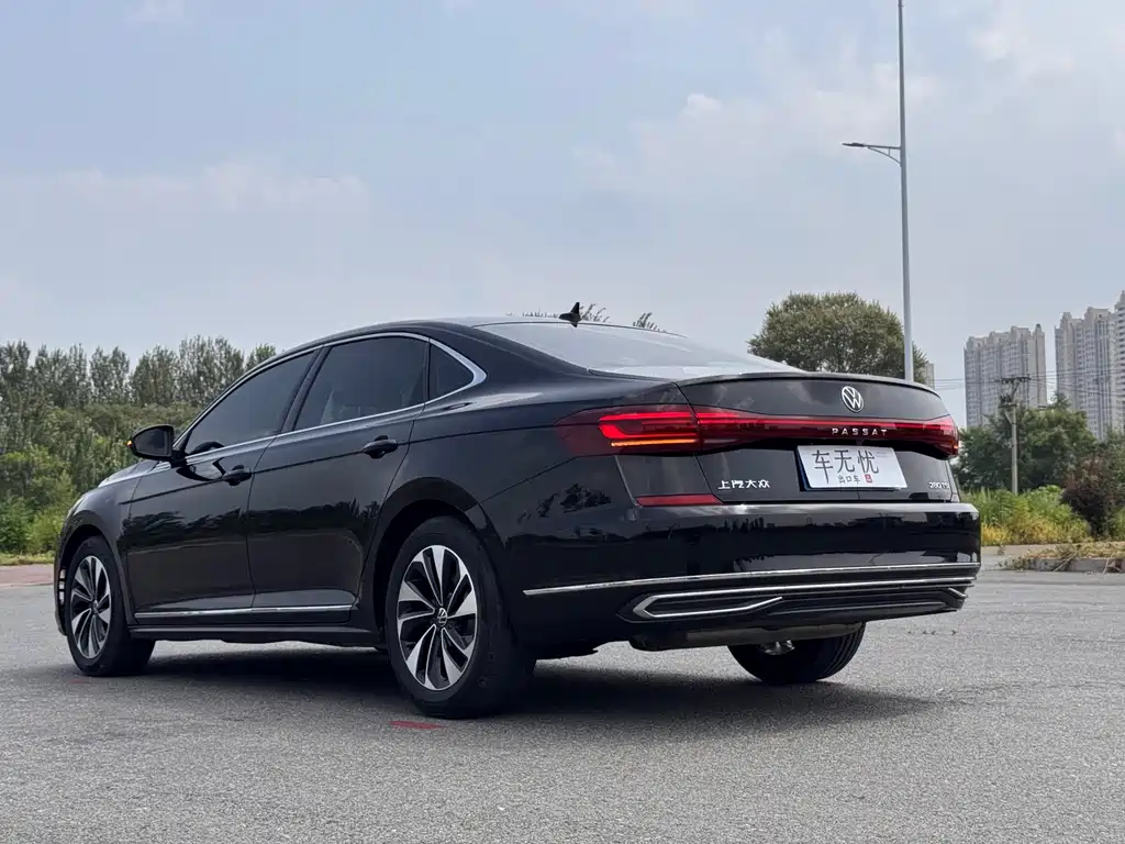 Volkswagen Passat 2023 — фото 9