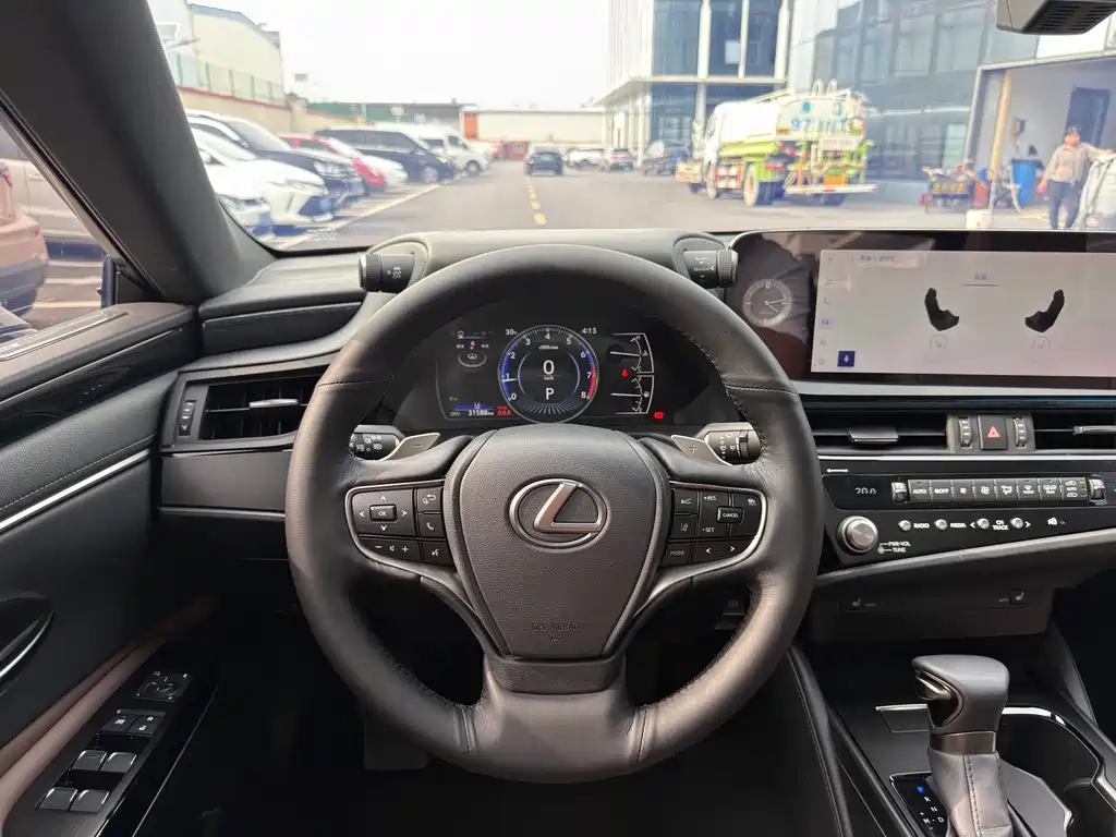 Lexus ES 2024