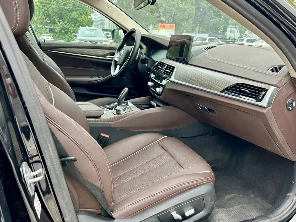 BMW 5 Series 2023 — фото 14