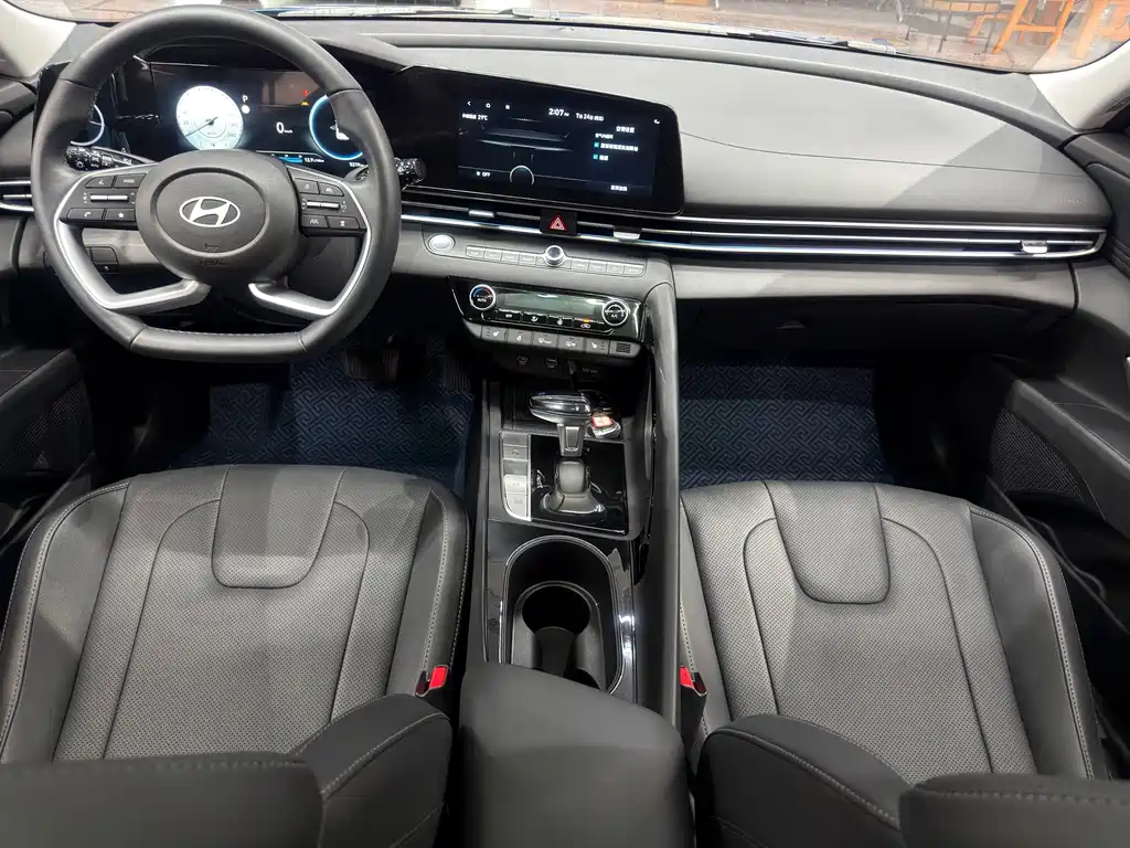 Hyundai Elantra 2023 — фото 18
